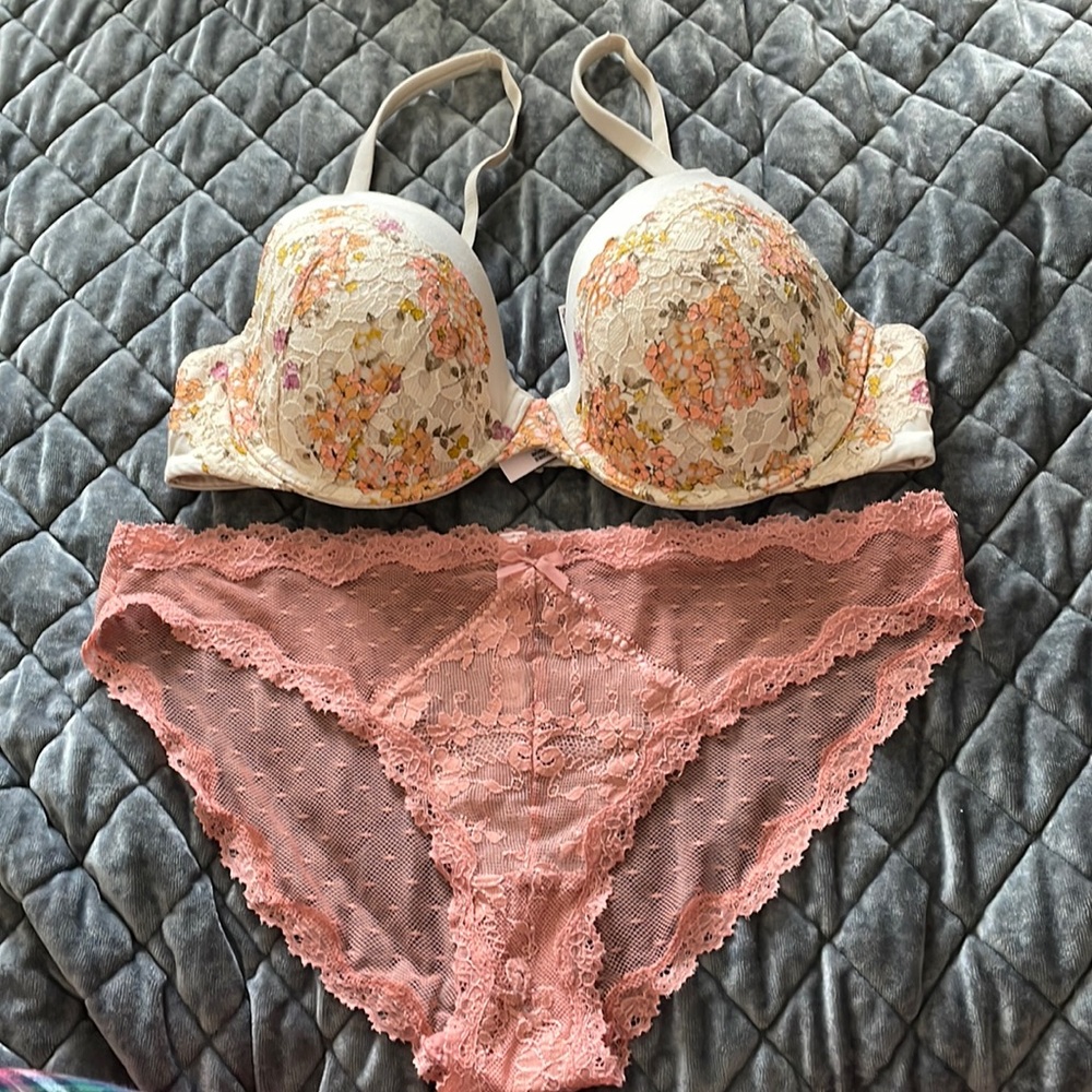 Victoria’s Secret body by Victoria lined perfect coverage bra & pantie duo